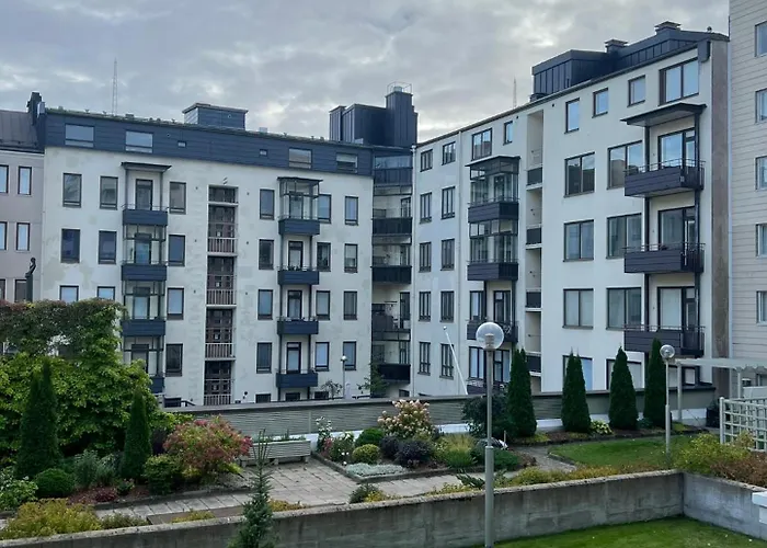 Luksuslukaali * لاهتي